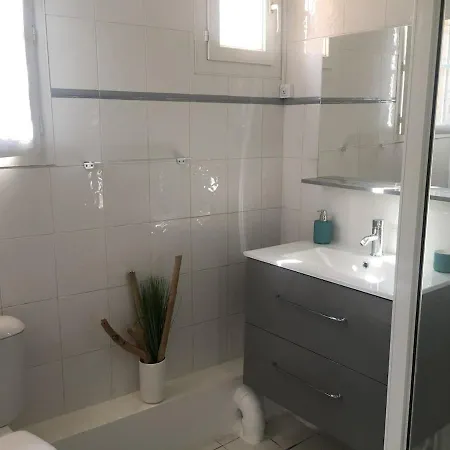 Апартаменты Cosy Proche Des Plages & Promenade Ницца